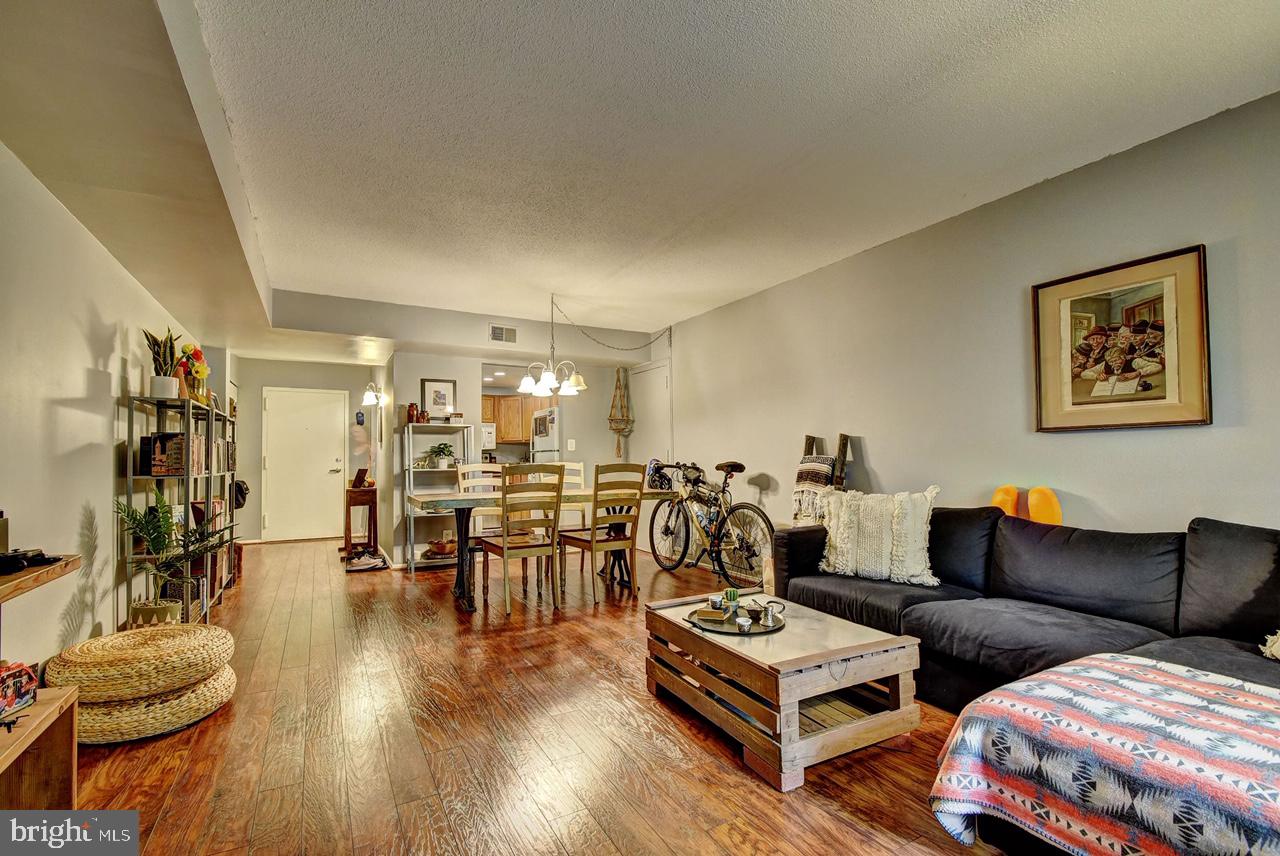 COLONIES AT MCLEAN - Residential Lease