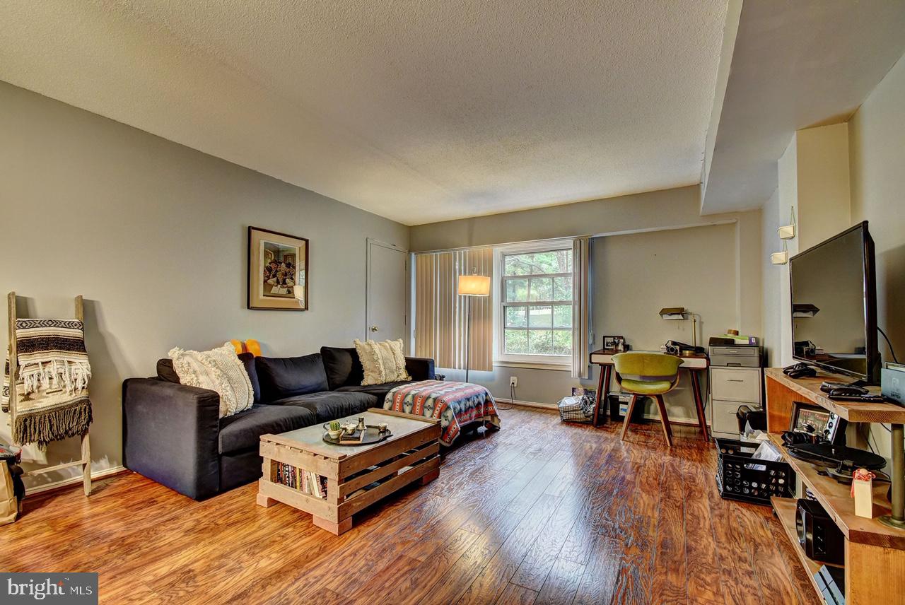 COLONIES AT MCLEAN - Residential Lease