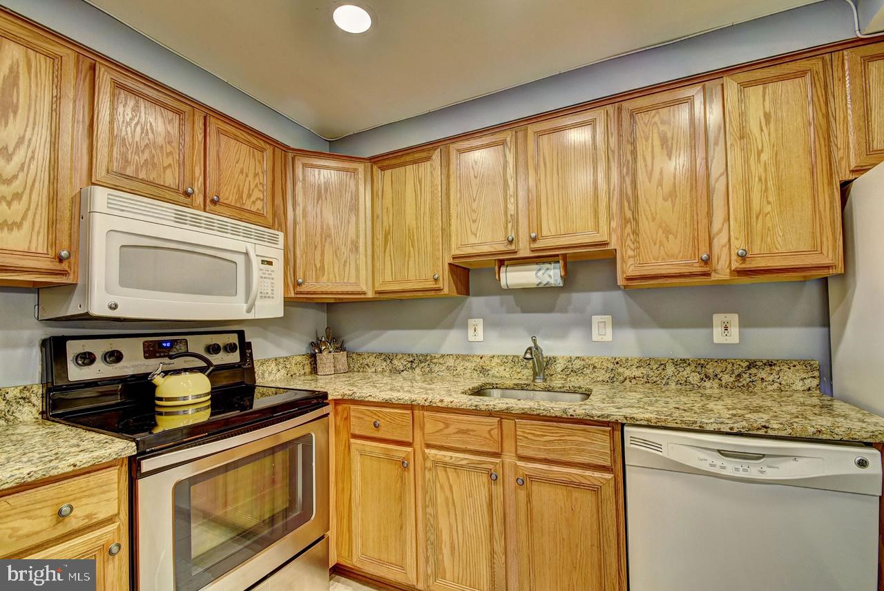 COLONIES AT MCLEAN - Residential Lease