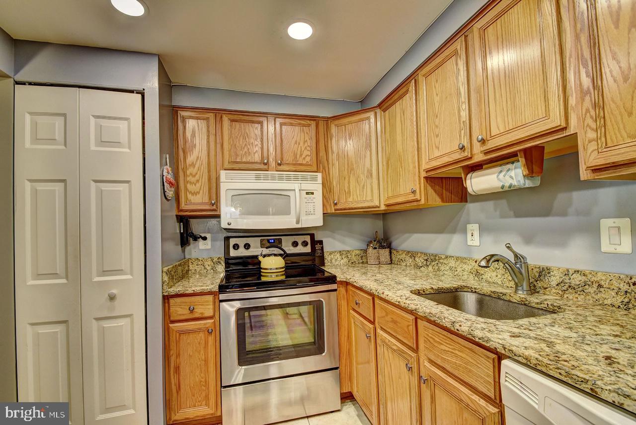 COLONIES AT MCLEAN - Residential Lease