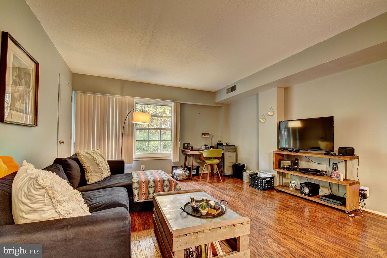 COLONIES AT MCLEAN - Residential Lease