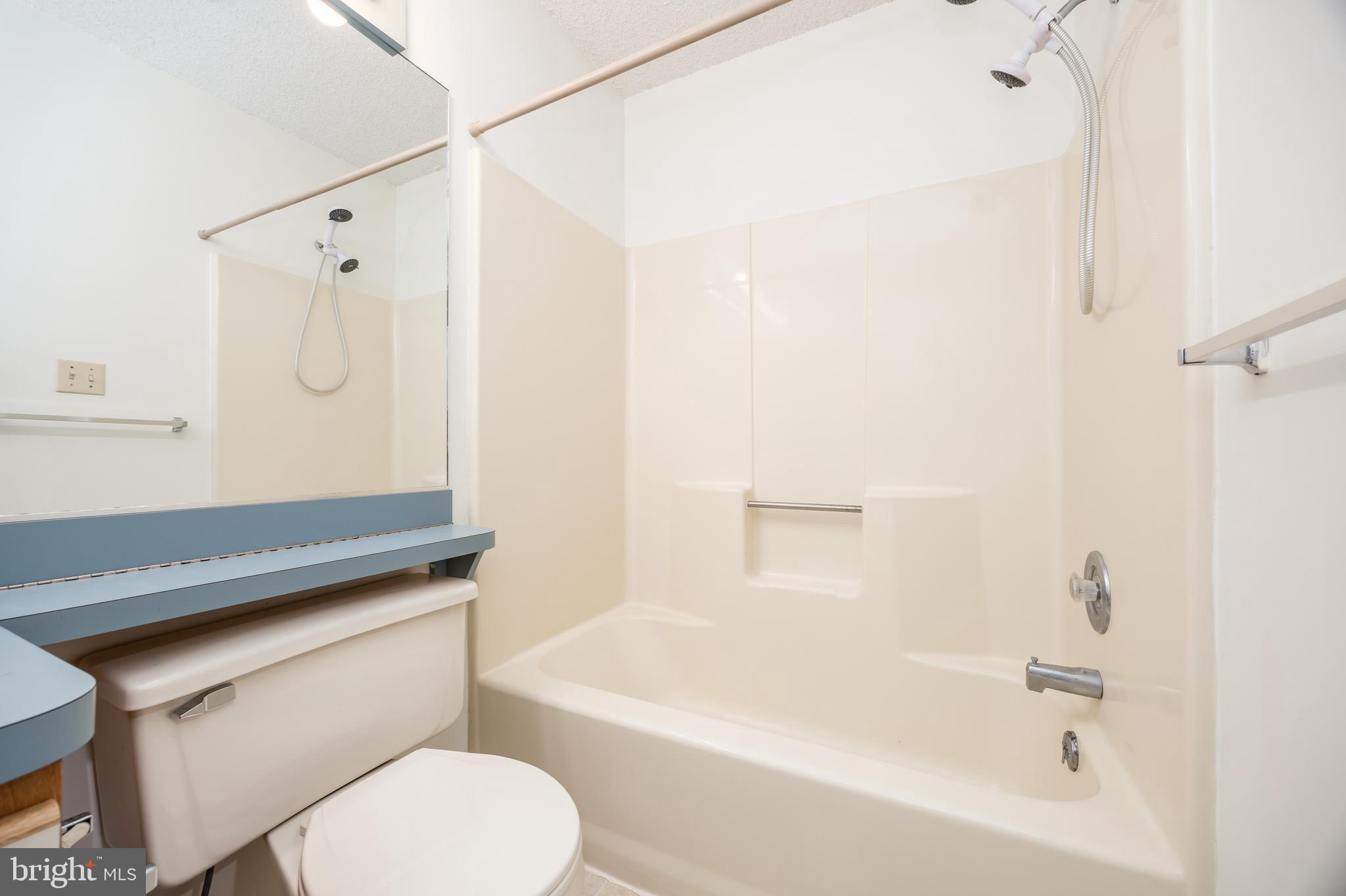 GLADE BY THE POND CM - Residential