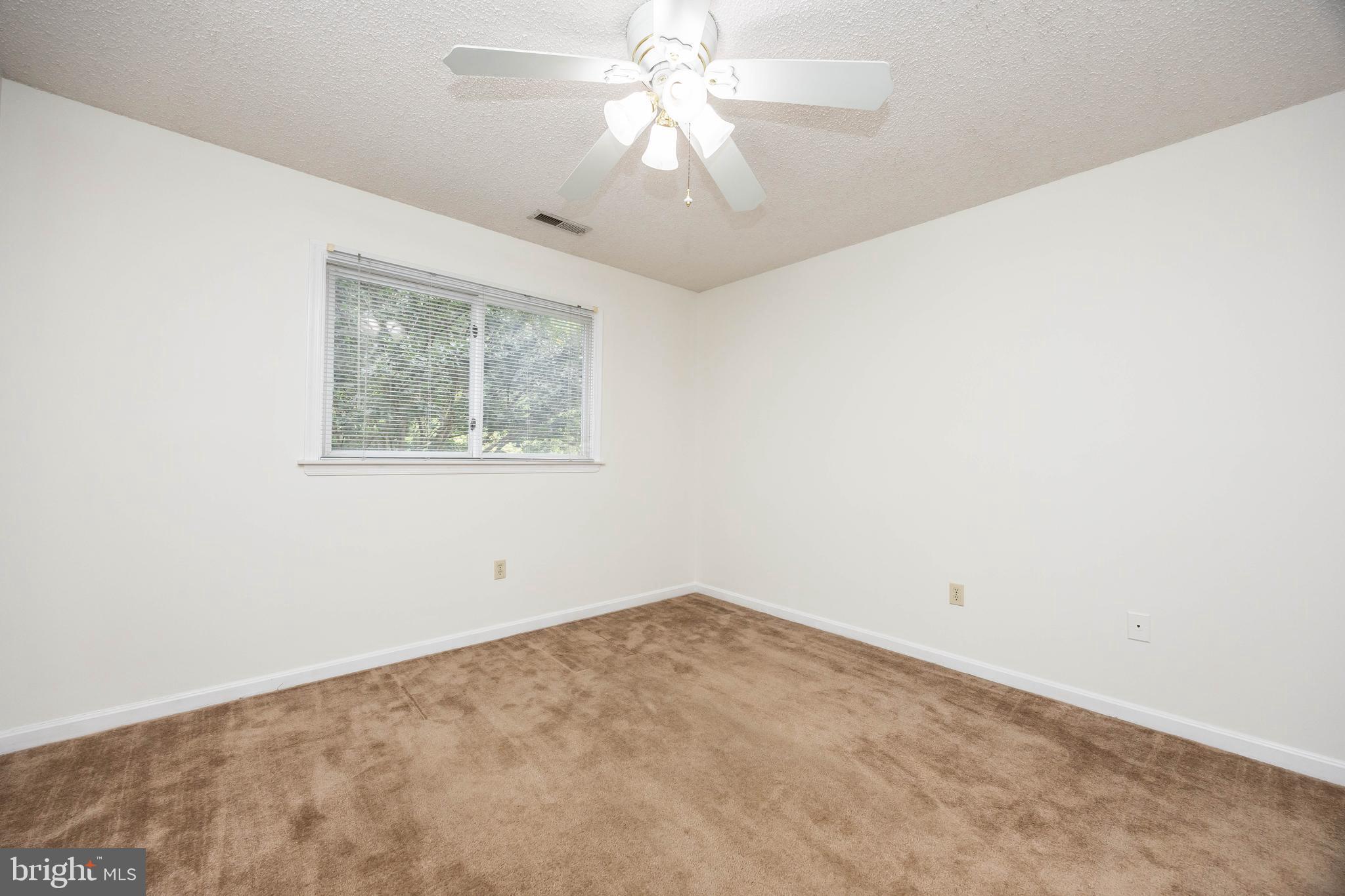 GLADE BY THE POND CM - Residential