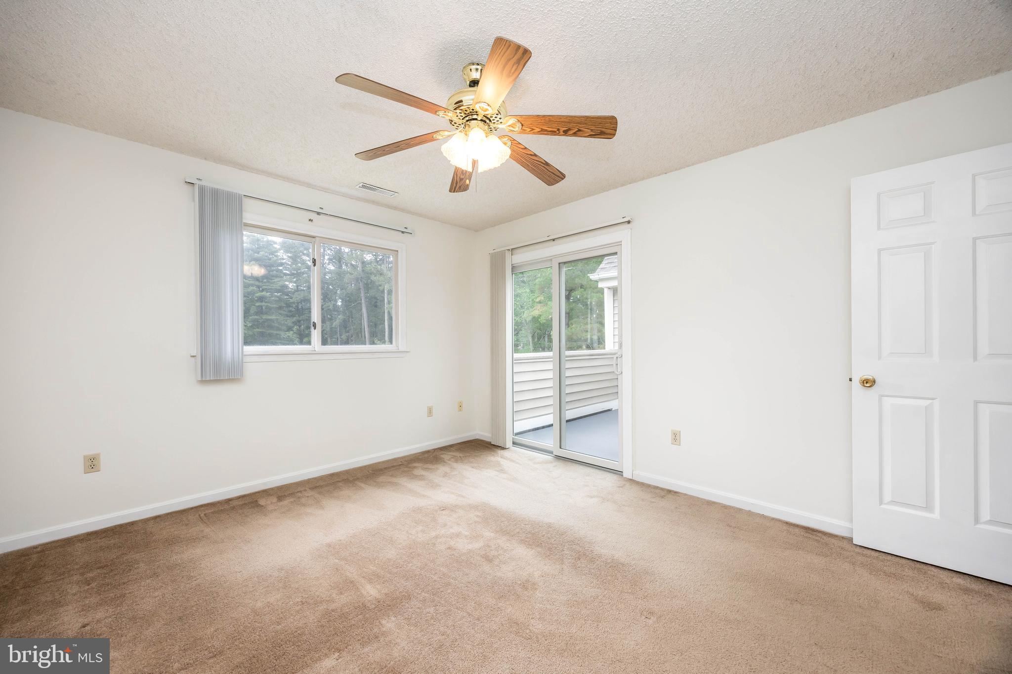 GLADE BY THE POND CM - Residential