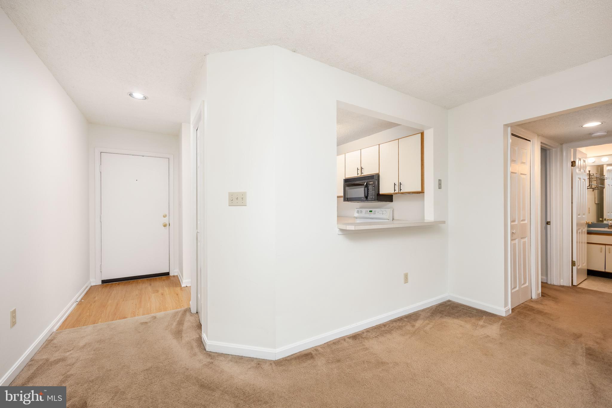 GLADE BY THE POND CM - Residential