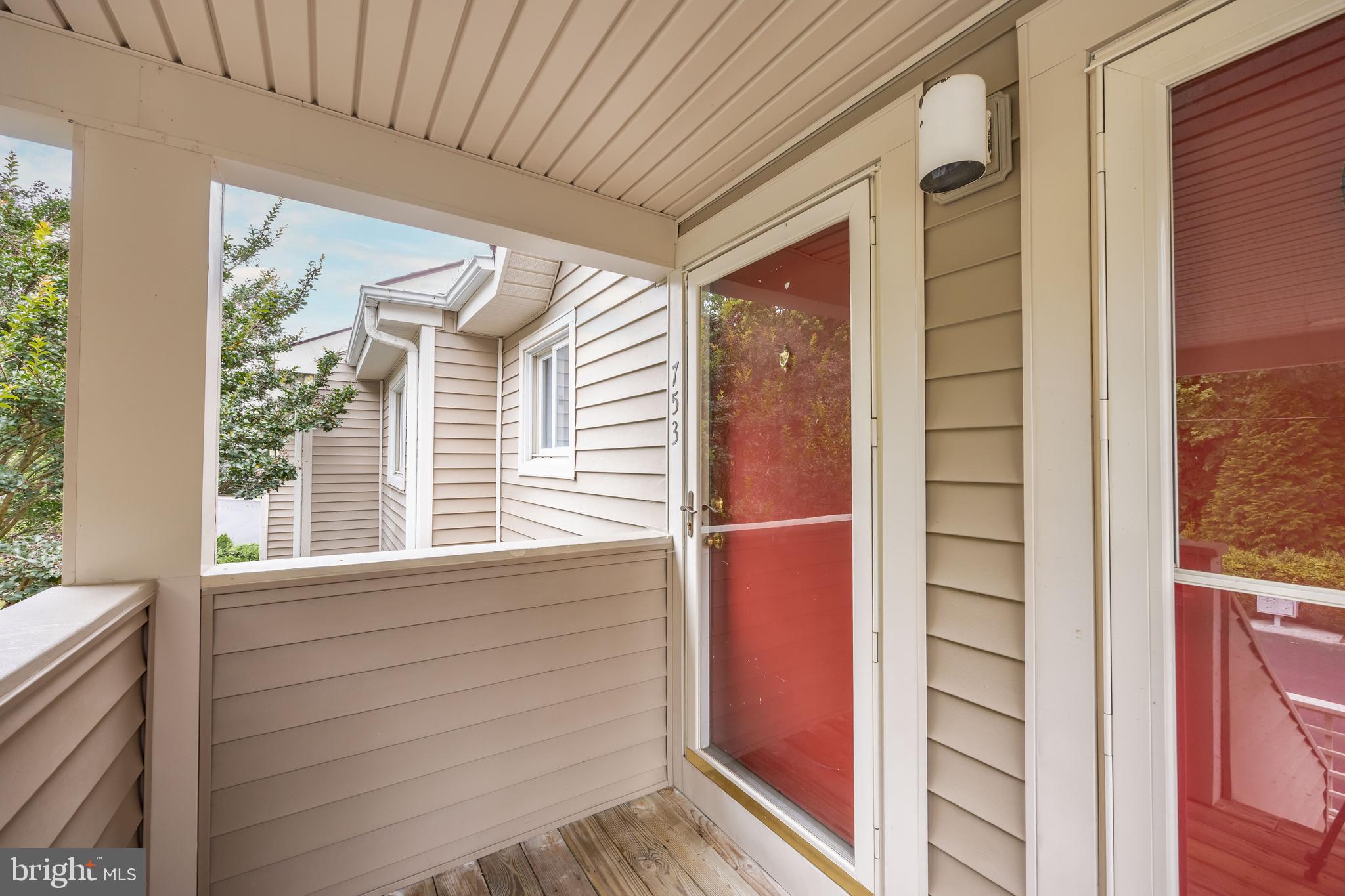 GLADE BY THE POND CM - Residential