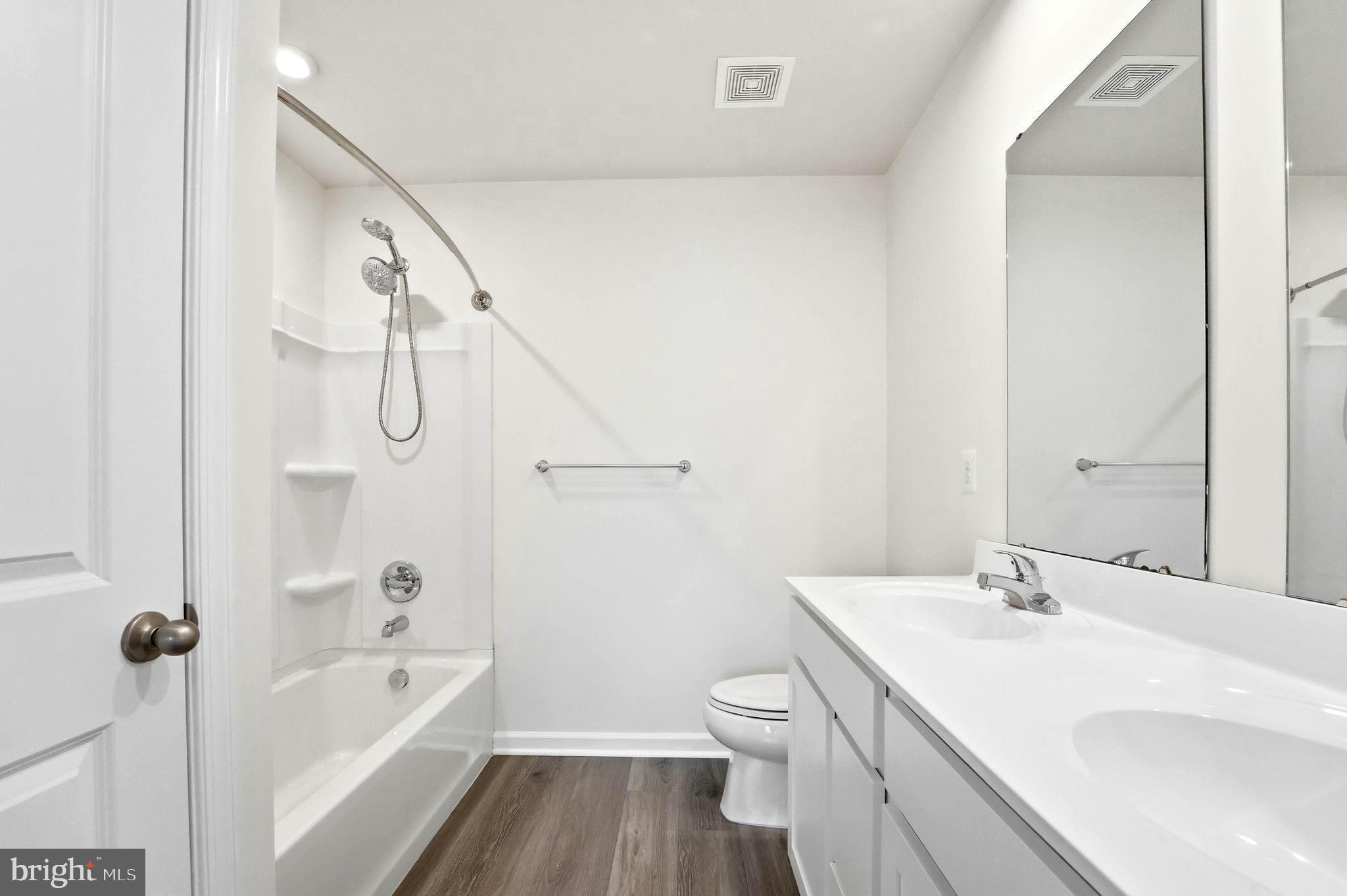 LAUREL PARK - Residential