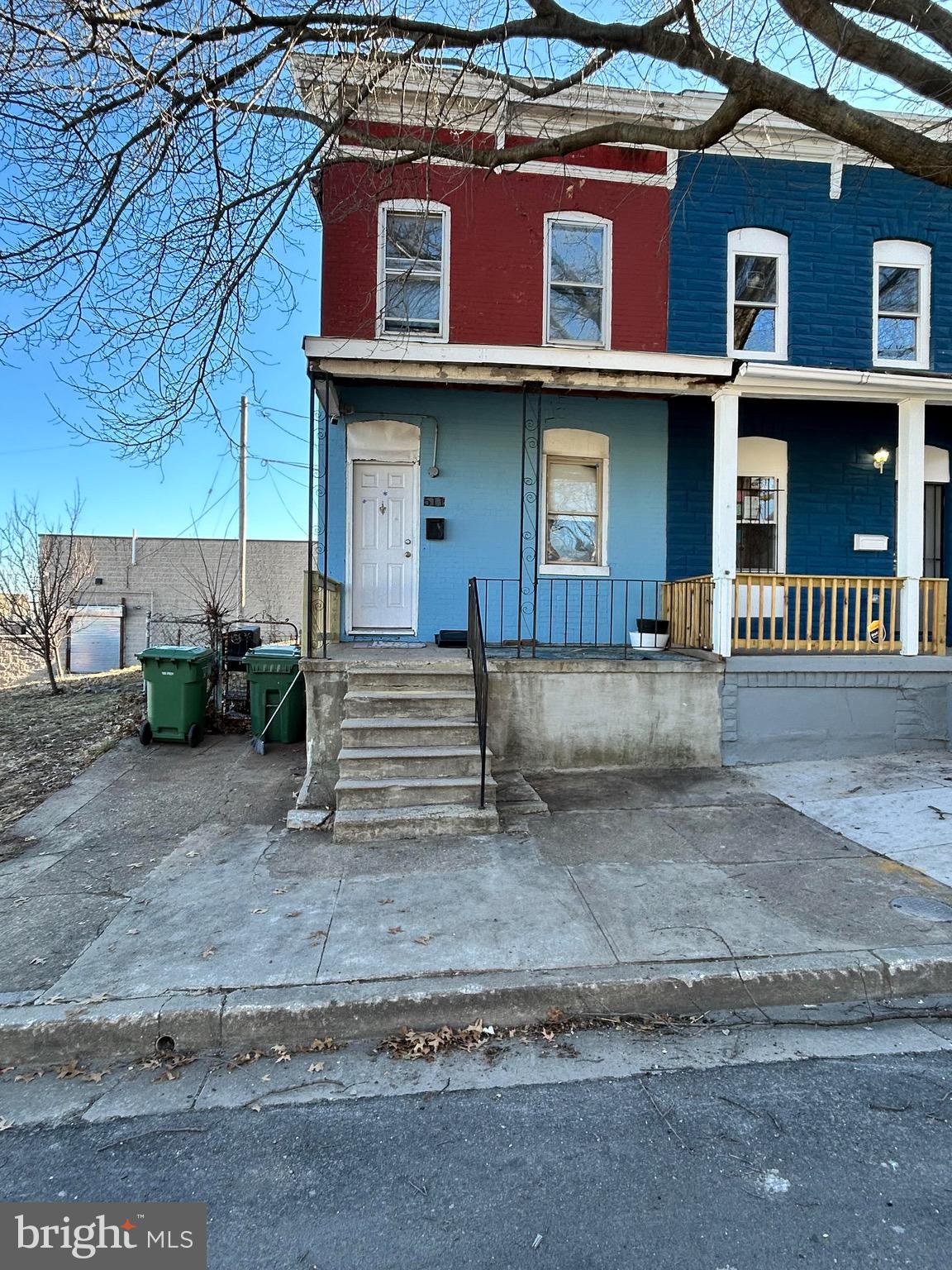 Interested in purchasing or delving into a RENT-TO-OWN alternative, this 2 bedroom, 1 bathroom residence presents itself as an ideal choice. Boasting a plethora of dining establishments, bars, and cultural attractions, this neighborhood offers a wide array of possibilities. For additional information regarding the rent-to-own initiative, we urge you to reach out to the listing agent to obtain further details and secure this property for your own benefit.
Rent-to-own, Rent to own, Rent to own!!!!
