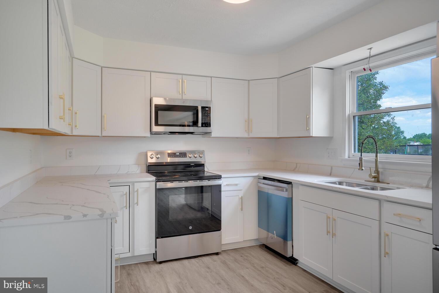 MEADOWBROOKE - Residential