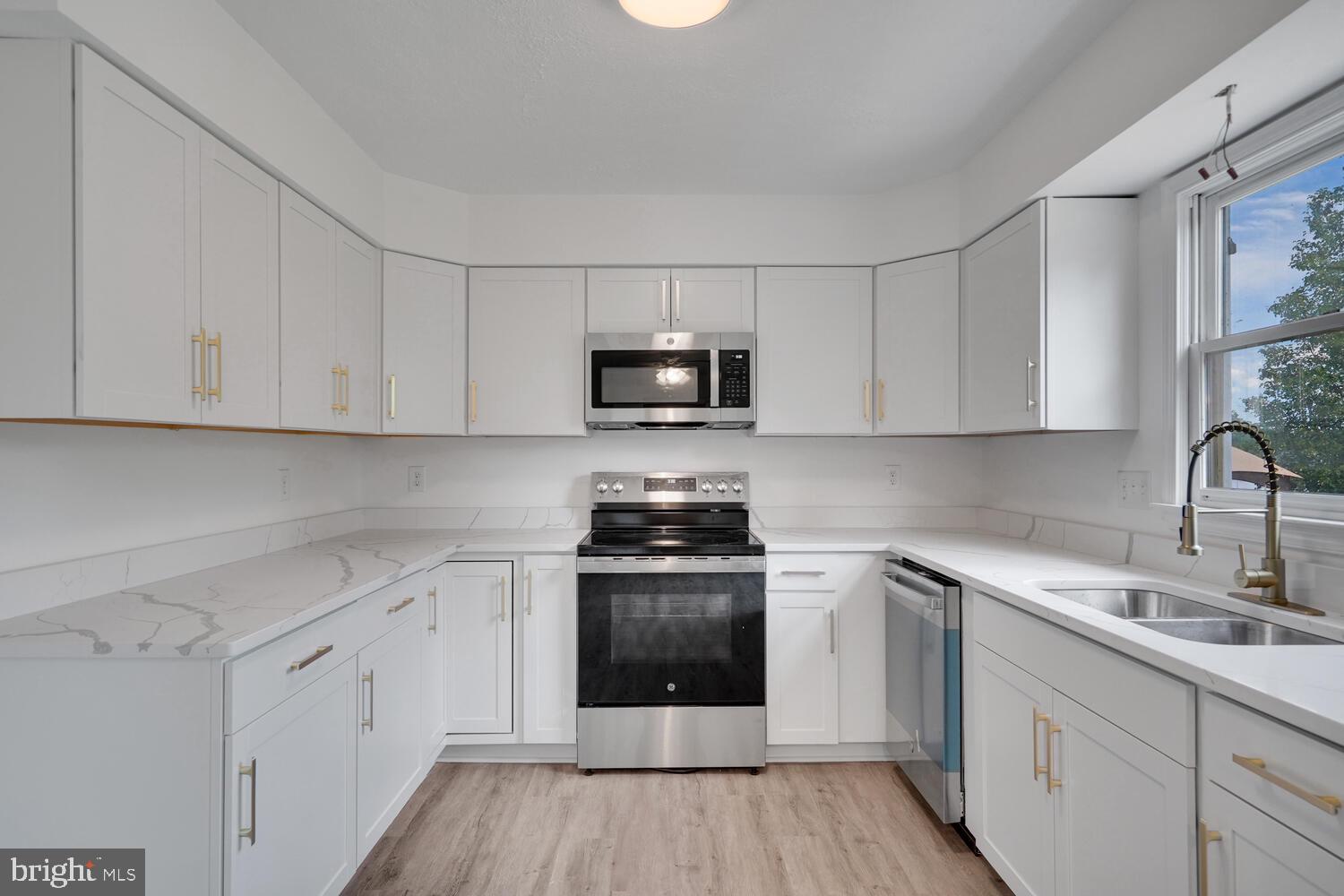 MEADOWBROOKE - Residential