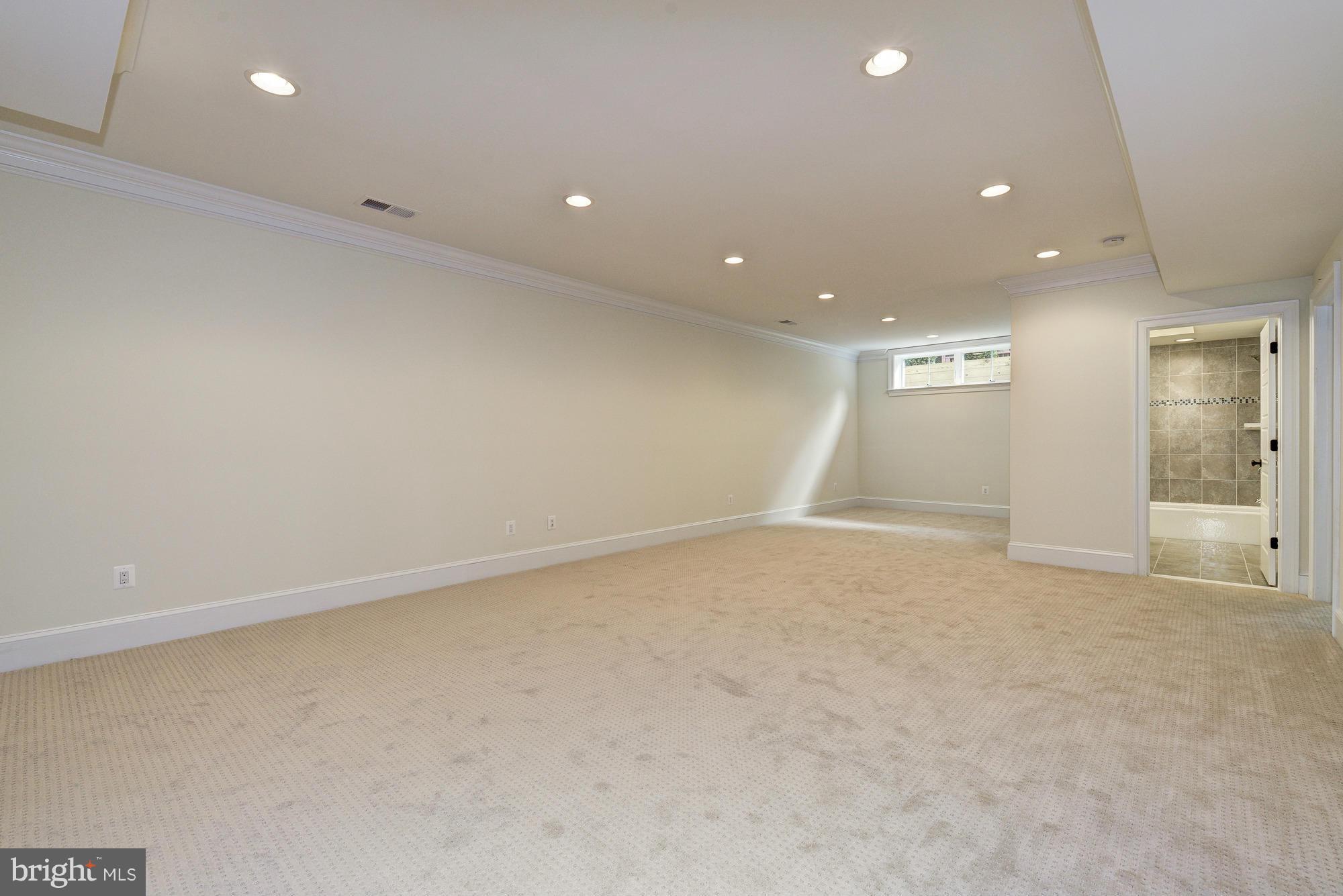 LEE HEIGHTS - Residential