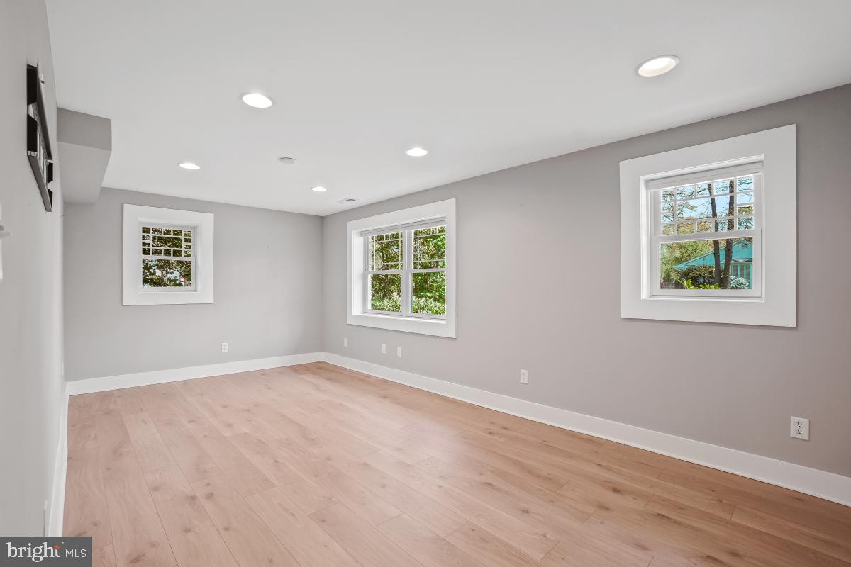 BEN OAKS ON SEVERN - Residential