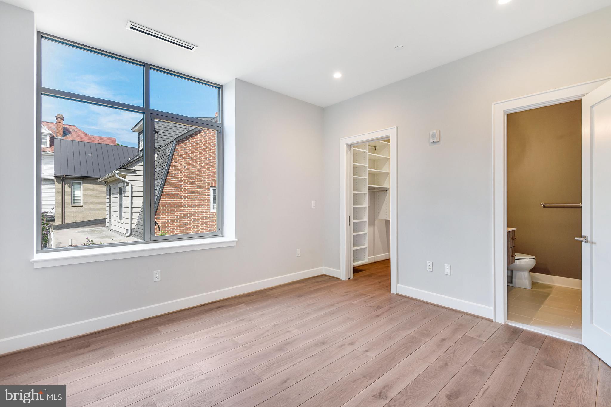 MURRAY HILL - Residential