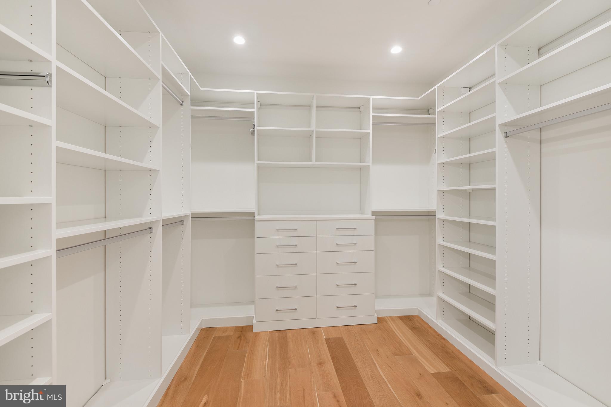 MURRAY HILL - Residential