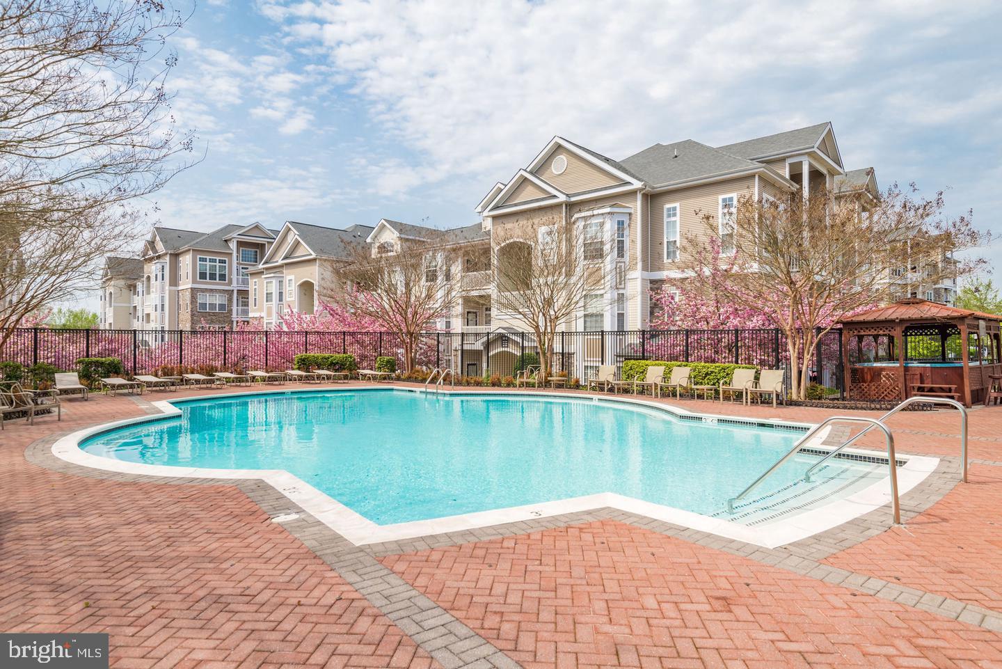 512 SUNSET VIEW TERRACE SE 201