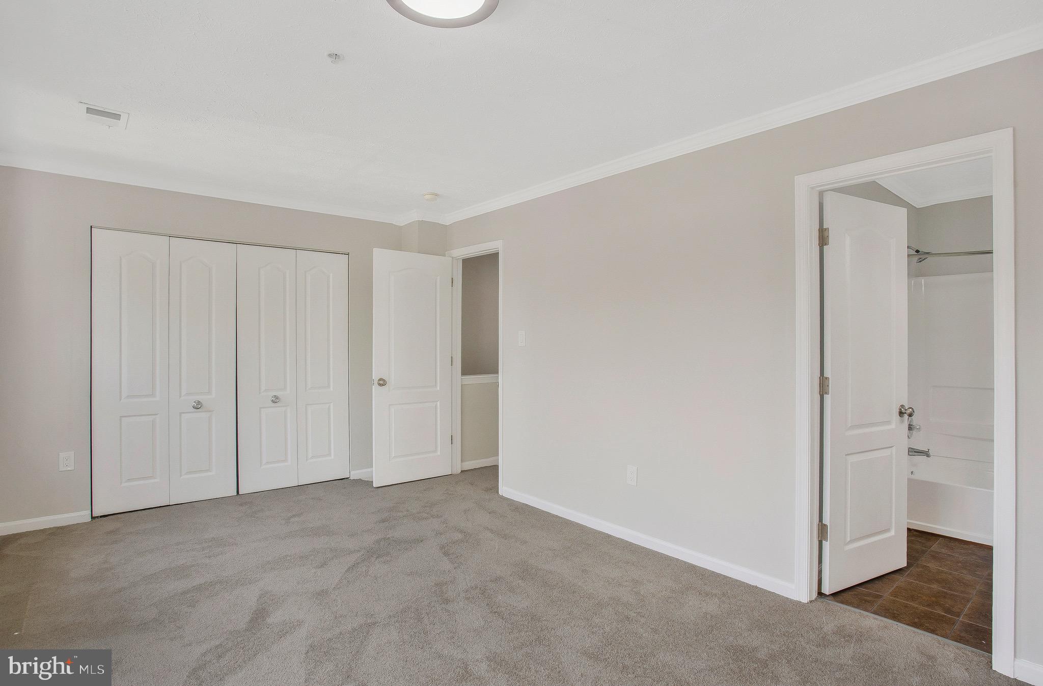 SOUTH HAMPTON - Residential