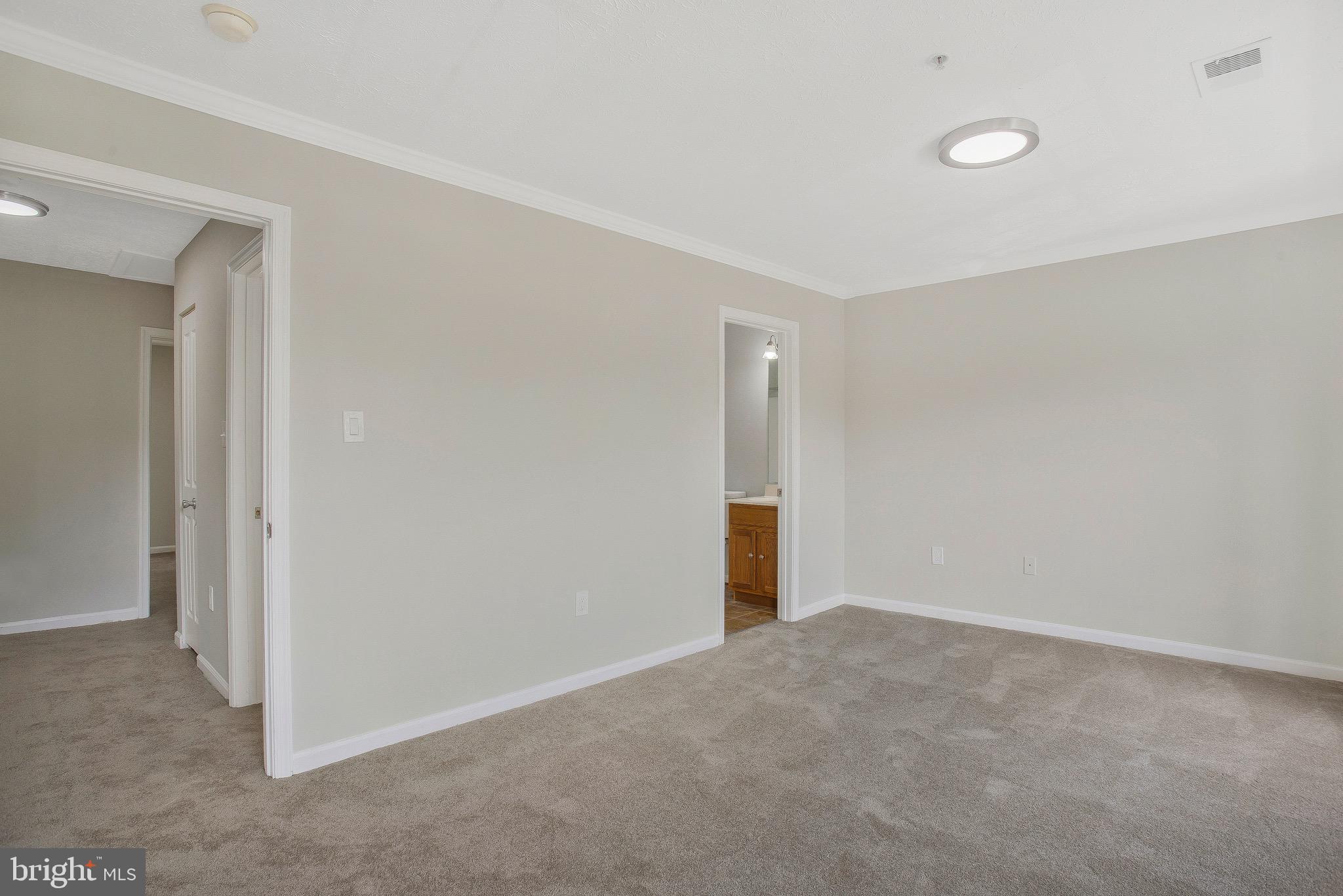 SOUTH HAMPTON - Residential