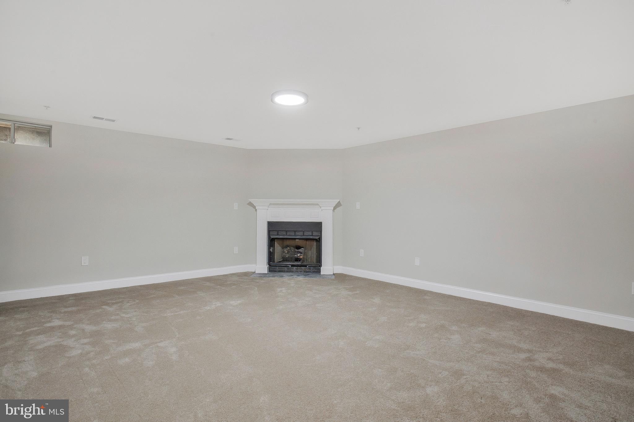 SOUTH HAMPTON - Residential