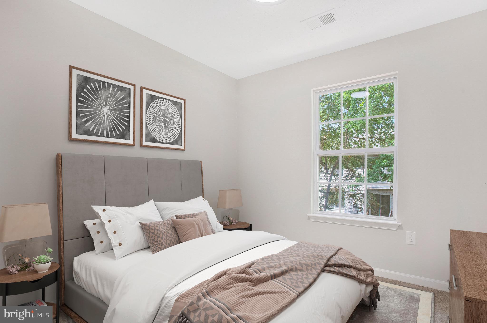 SOUTH HAMPTON - Residential