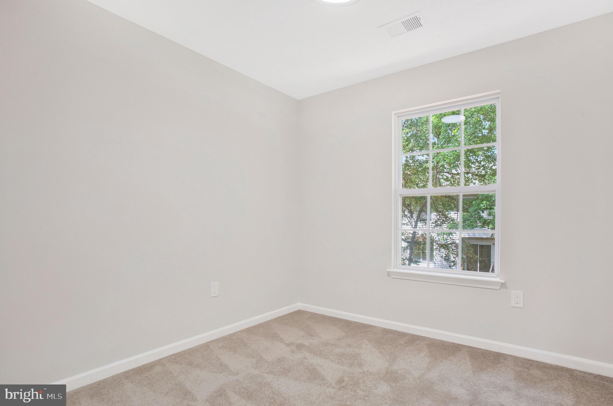 SOUTH HAMPTON - Residential