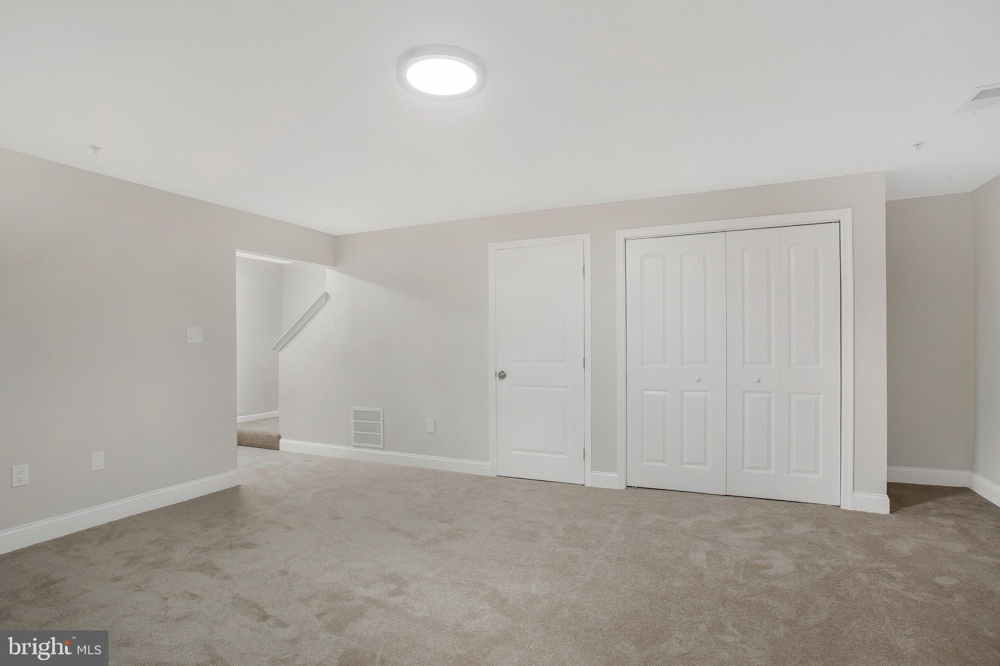 SOUTH HAMPTON - Residential