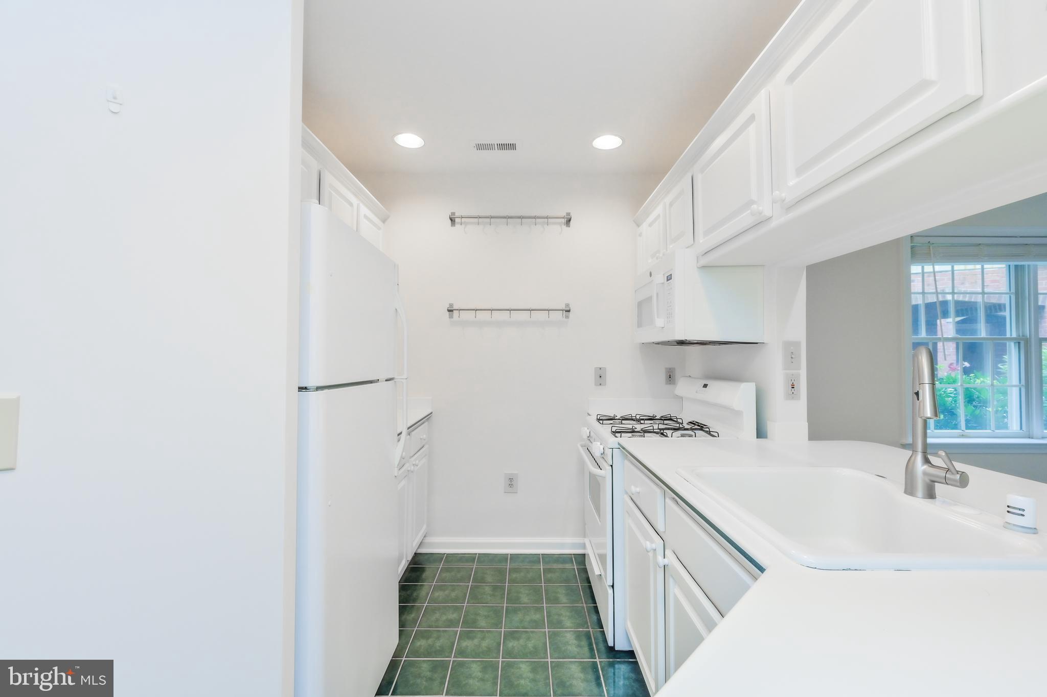 FALLS STATION - Residential Lease