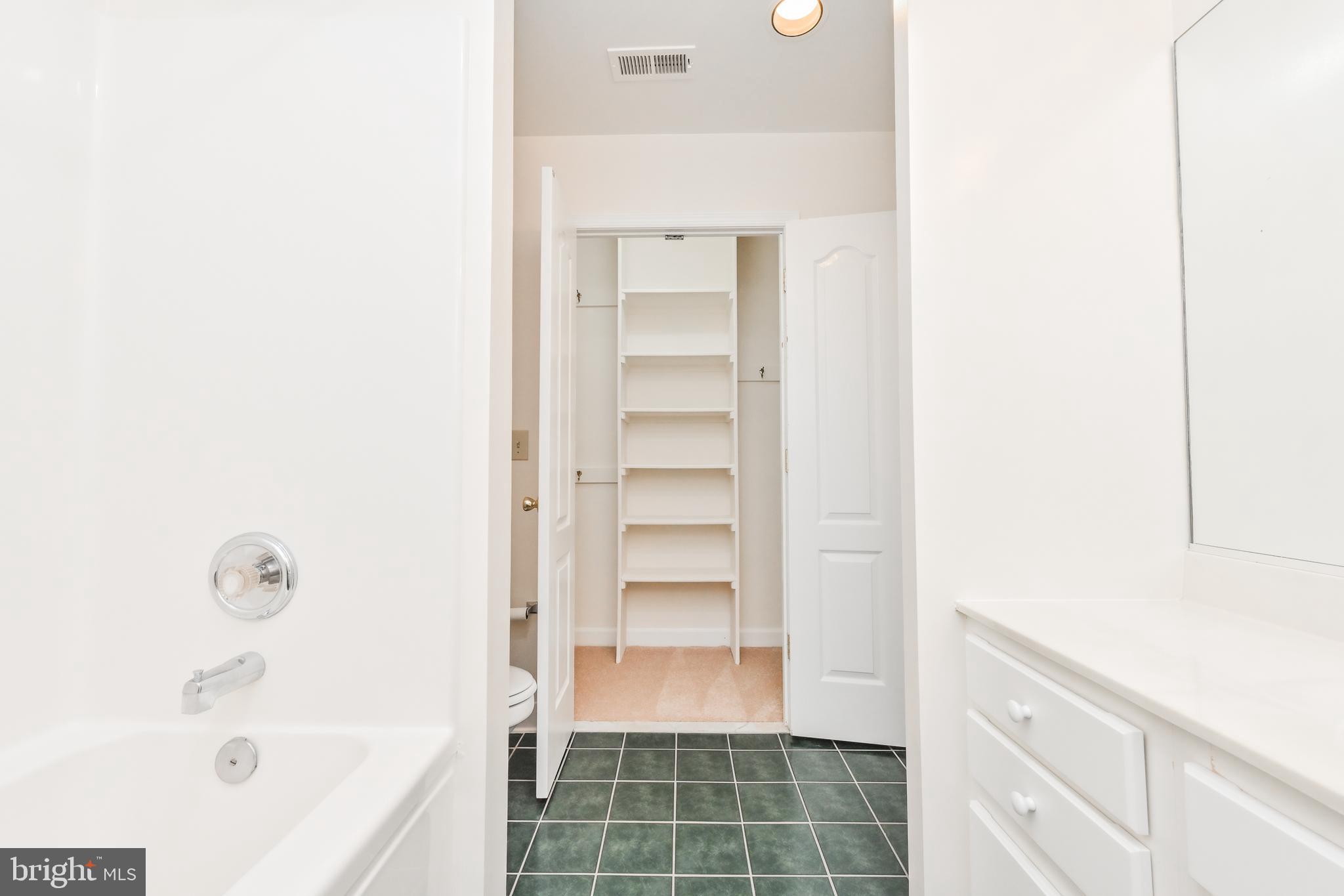 FALLS STATION - Residential Lease