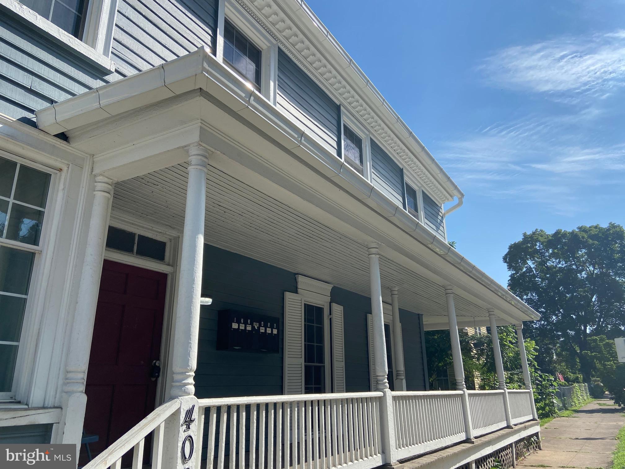 Spacious one bedroom apt, Second level. Has a separate bedroom, living room and kitchen. Trash is included. Will check for eviction, credit and criminal history. Laundry is being added to the building. Qualifying income is around $2700 a month