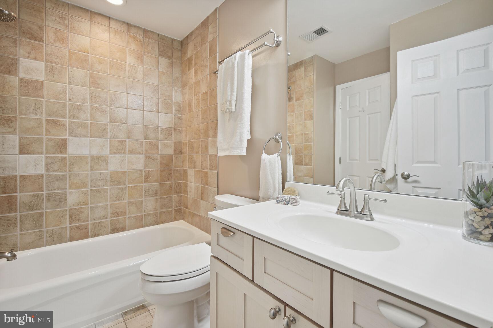 GLENBROOK VILLAGE - Residential Lease