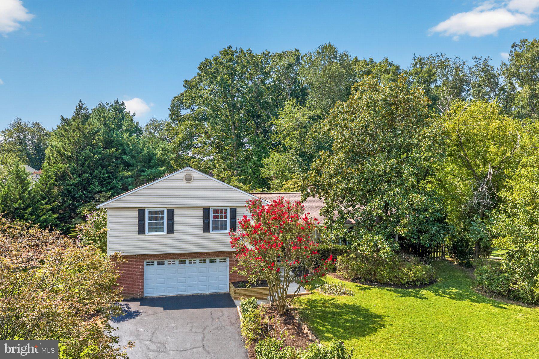 6 ROSENEATH COURT