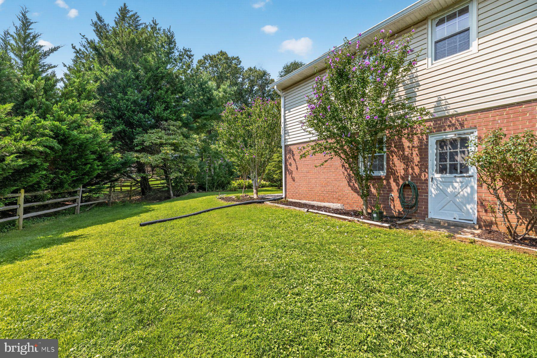 6 ROSENEATH COURT
