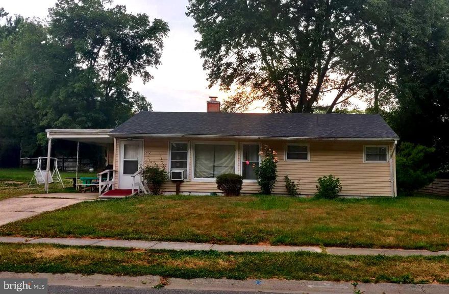 Welcome to 254 North Governors Boulevard.  This adorable ranch-style, style home is located in Capital Park and has been priced for a quick sale! Property needs cosmetic updates! This is an outstanding opportunity for an investor or savvy purchaser willing to put some sweat equity into this detached, ranch-style home! Shingled Roof and Boiler installed in 2021+/-.  The property is centrally located close to restaurants, shops, corporate centers, and major roadways, including Route 1!  The  Current Tenant is Month to Month! 
Note: One of the Sellers/Principals of DEAL ENTERPRISE, LLC is a licensed real estate broker in Georgia.