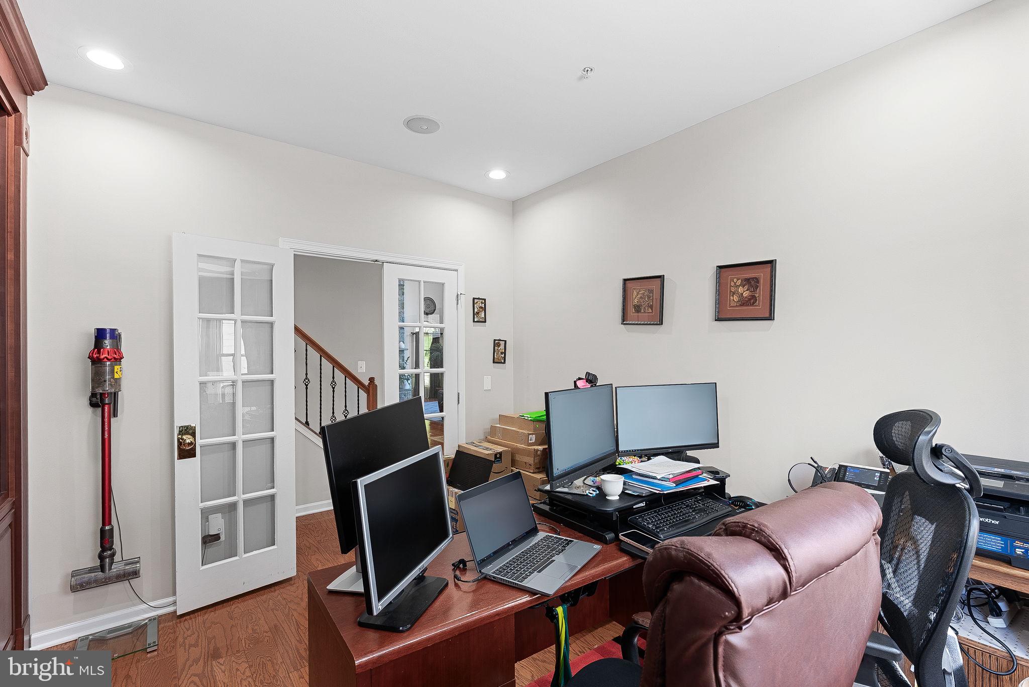 SOUTH RIDING - Residential Lease