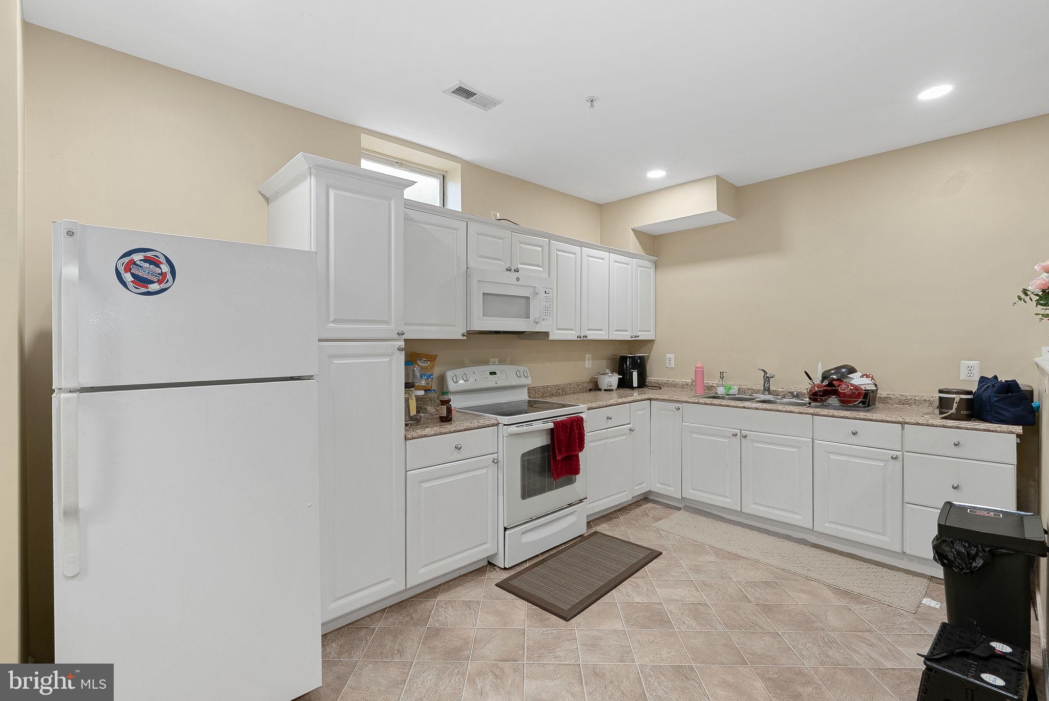 SOUTH RIDING - Residential Lease