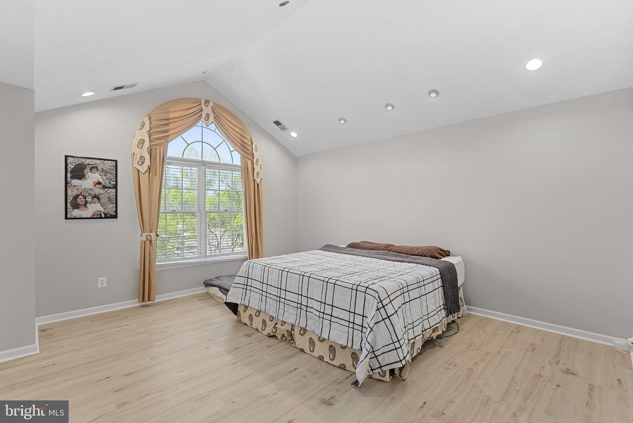 SOUTH RIDING - Residential Lease