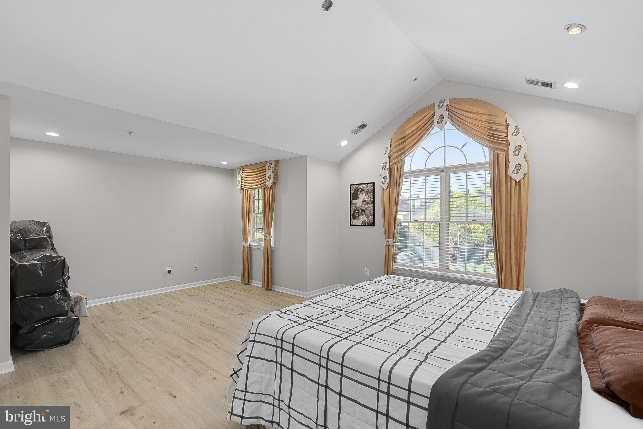 SOUTH RIDING - Residential Lease