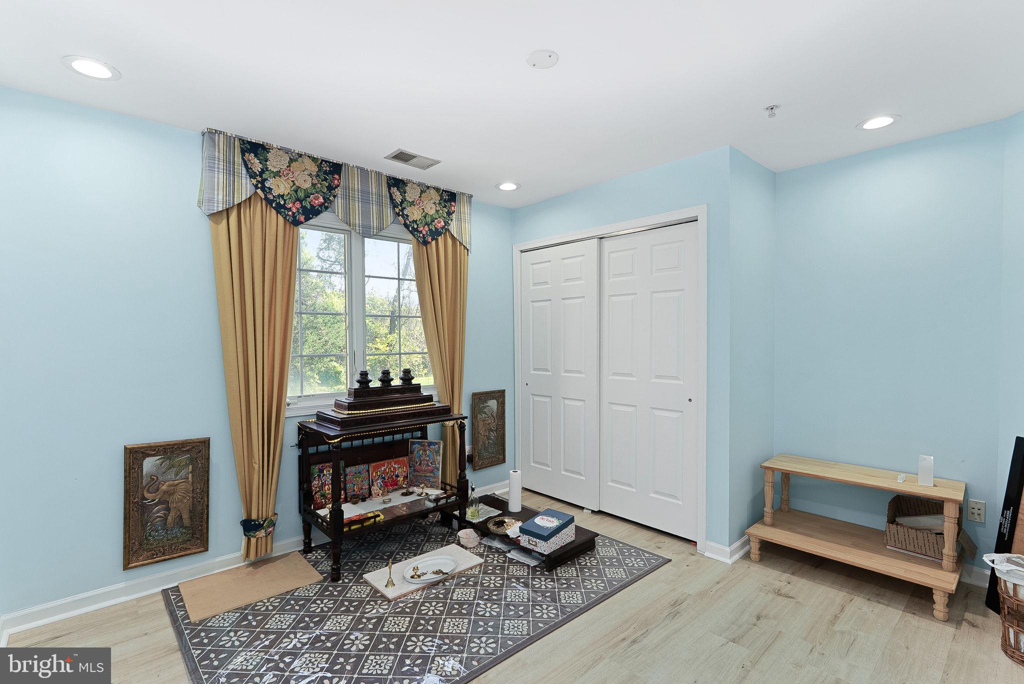 SOUTH RIDING - Residential Lease