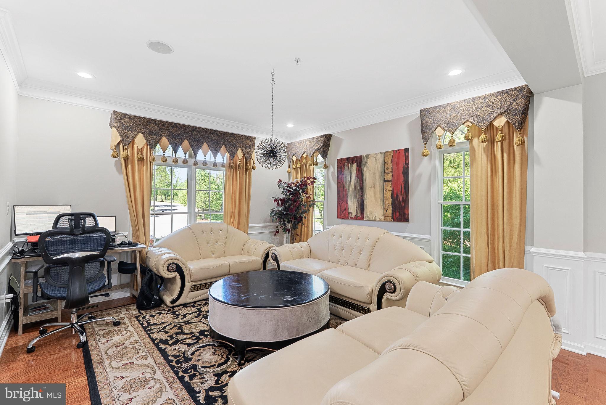 SOUTH RIDING - Residential Lease