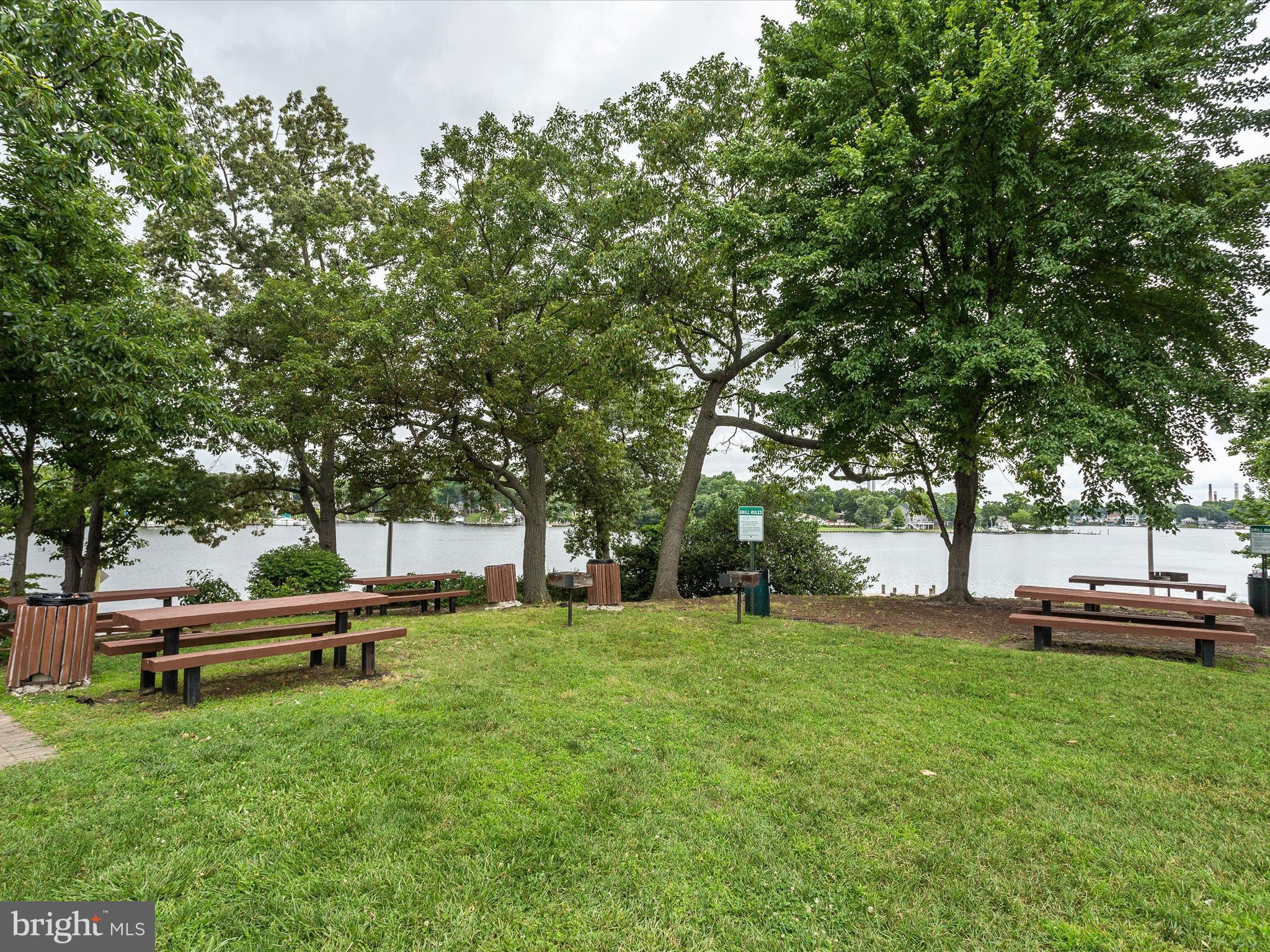 ELIZABETHS LANDING - Residential