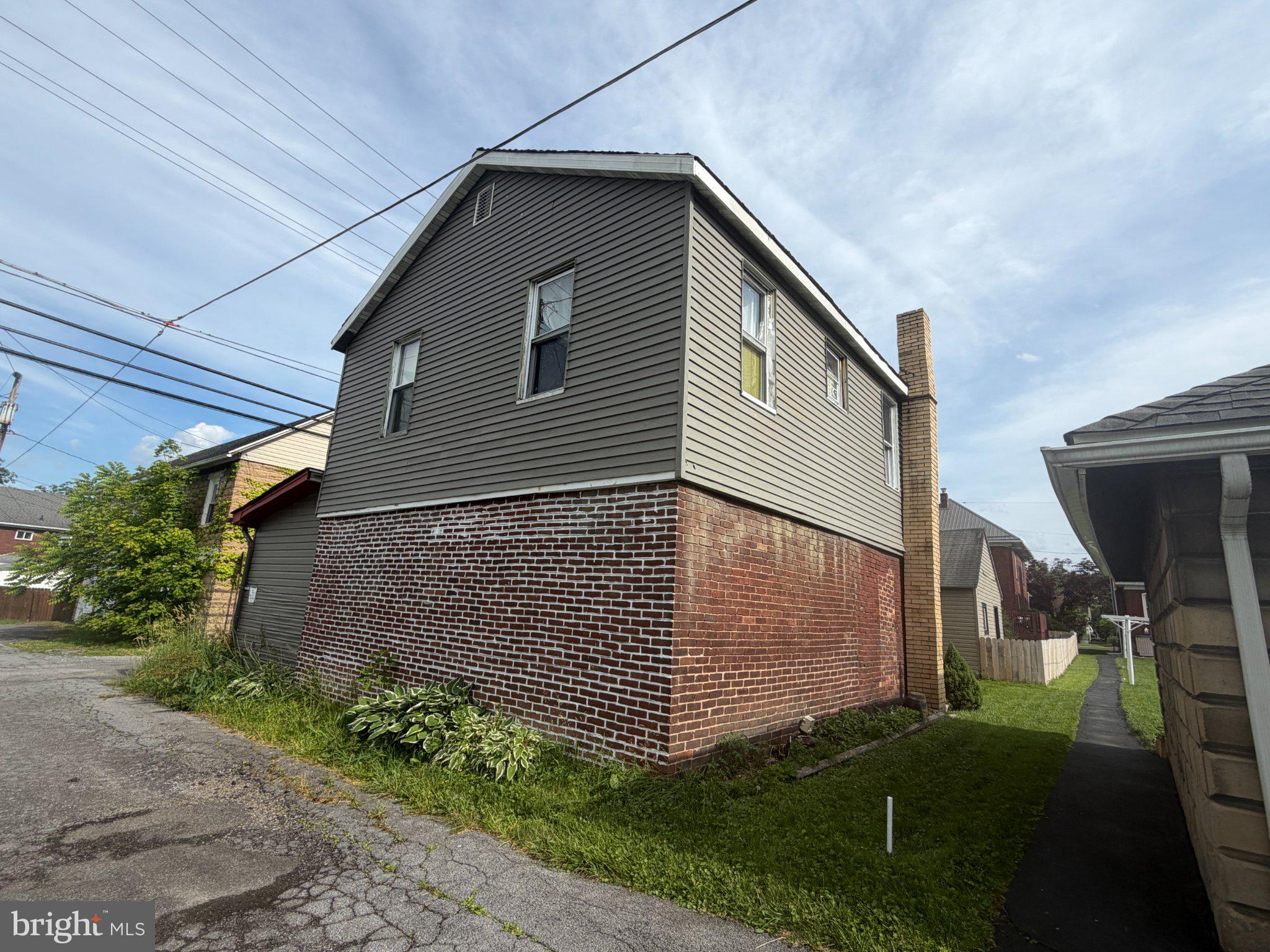 208 ZIMMERMAN AVENUE