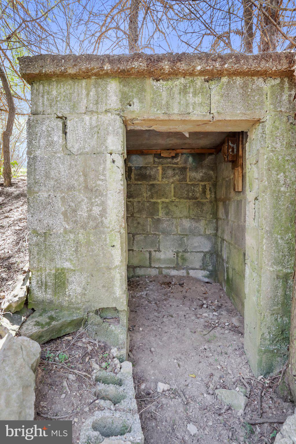 CROOKED RUN - Commercial Sale