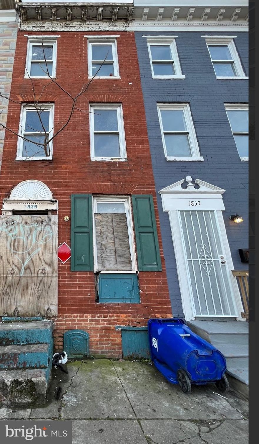 **INVESTOR SPECIAL **
Bring your vision to a property in close proximity to shopping centers, highways, hospitals, and the Baltimore Inner Harbor and so much more.
Comps within a mile radius over $260k and rising.

Owner is open to all offers.