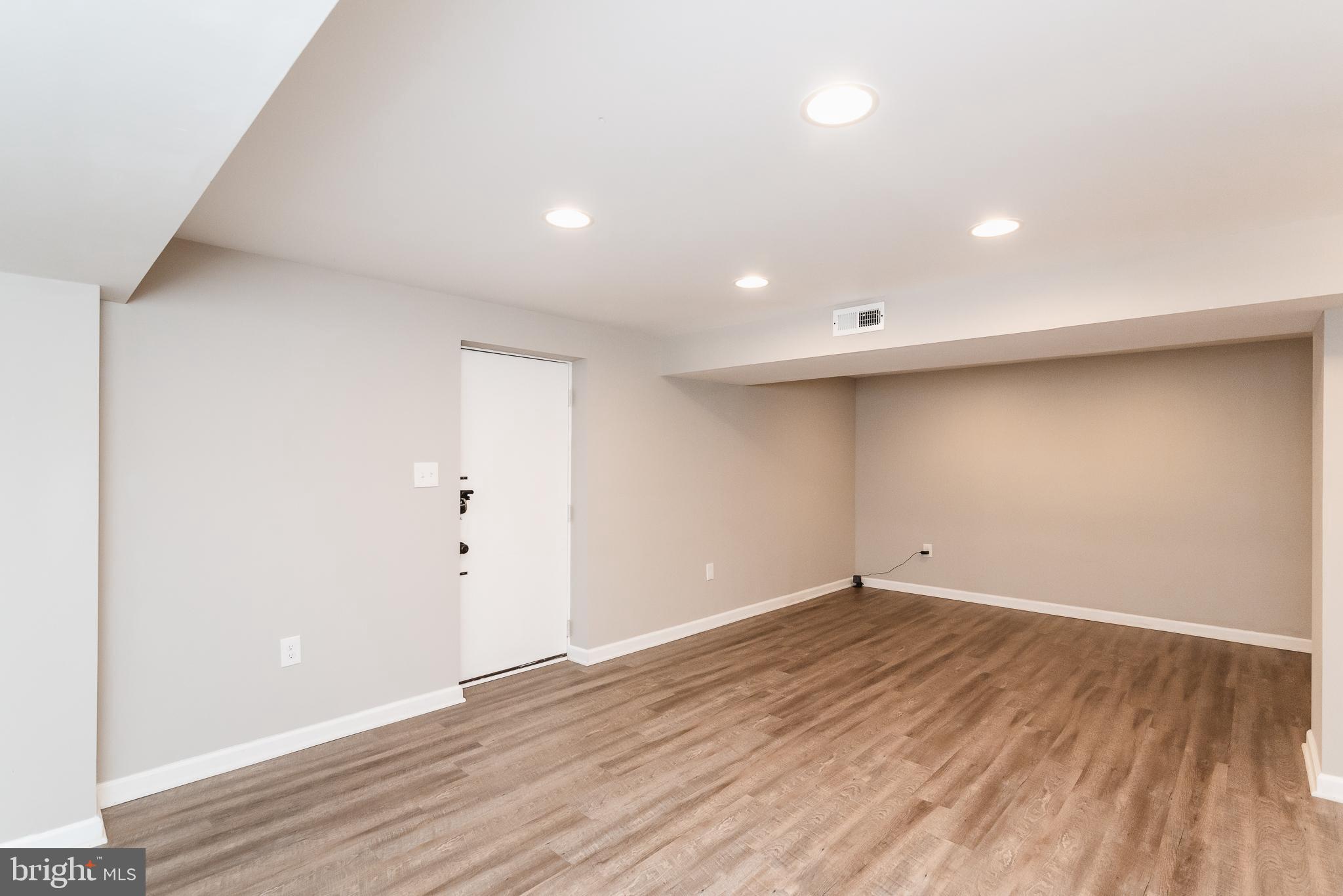 CATONSVILLE MANOR - Residential