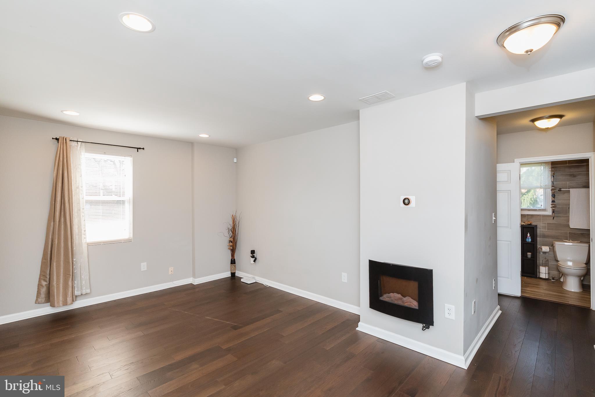 CATONSVILLE MANOR - Residential