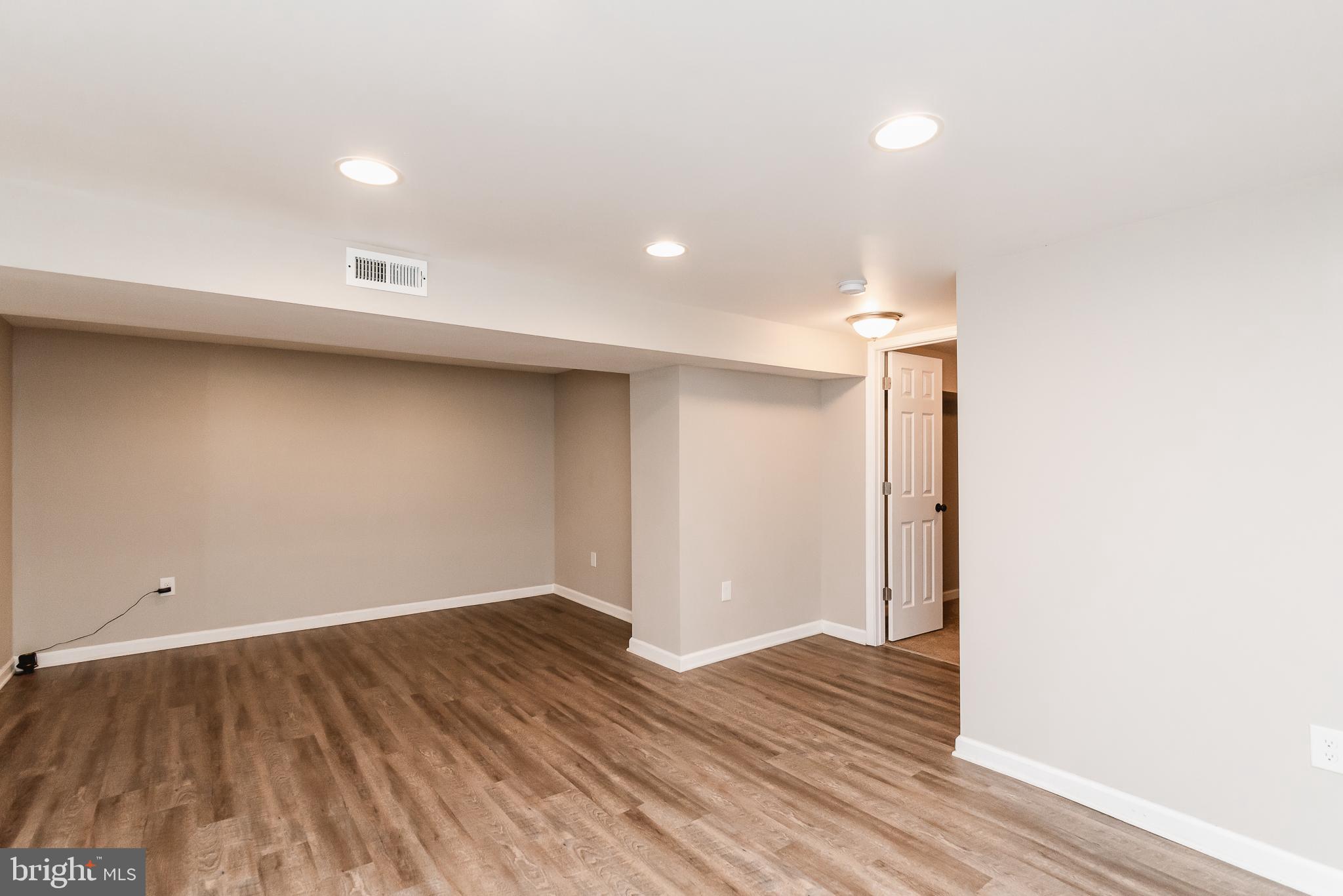 CATONSVILLE MANOR - Residential