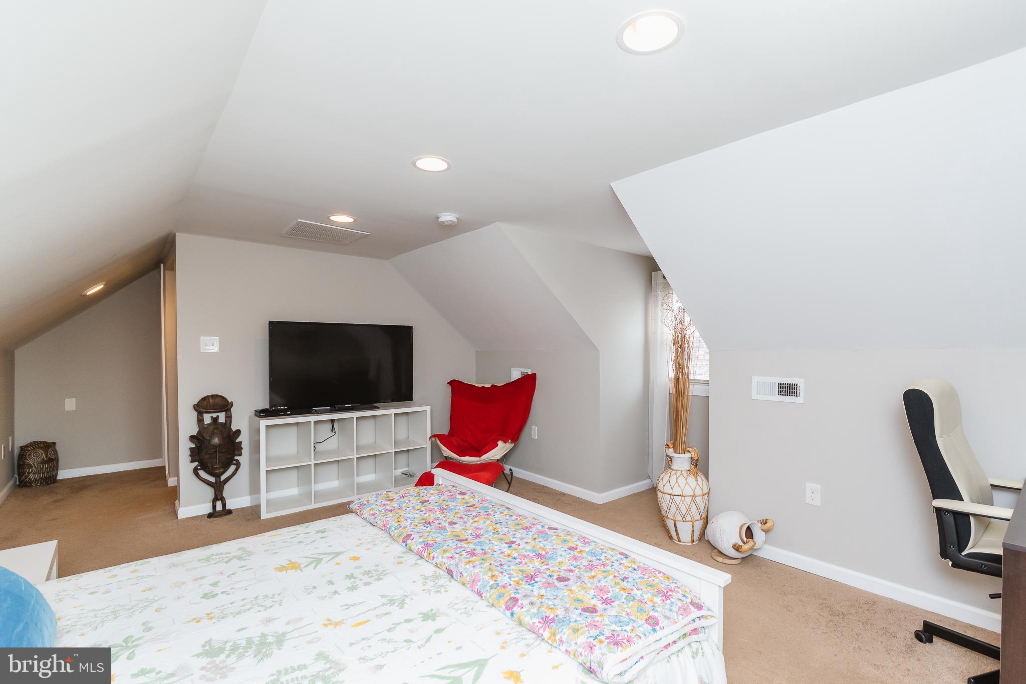 CATONSVILLE MANOR - Residential