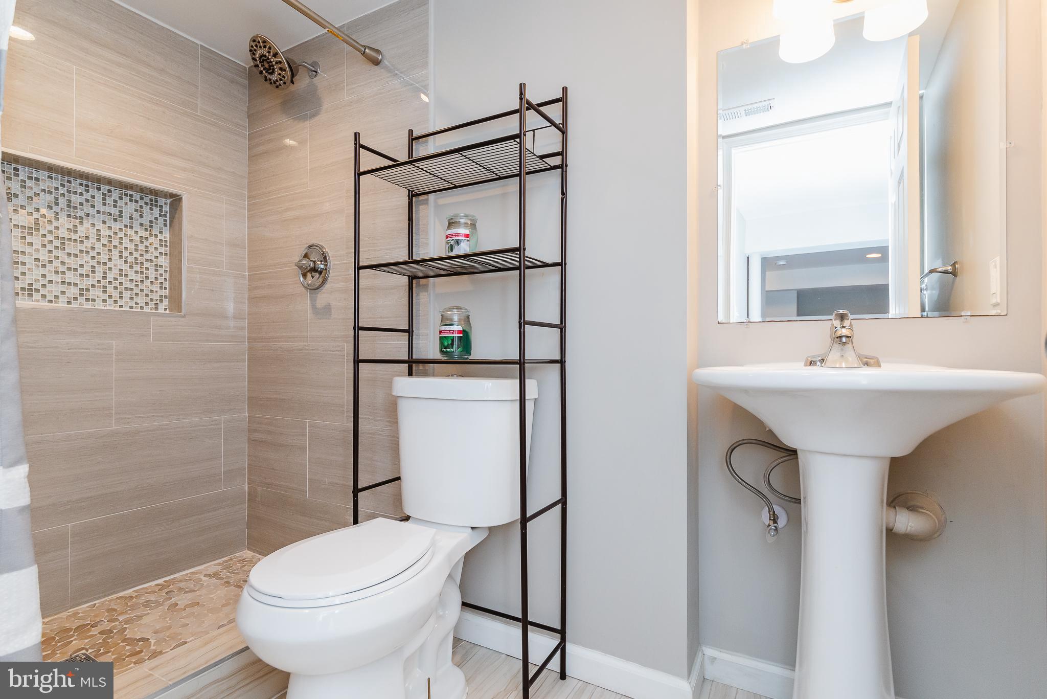 CATONSVILLE MANOR - Residential