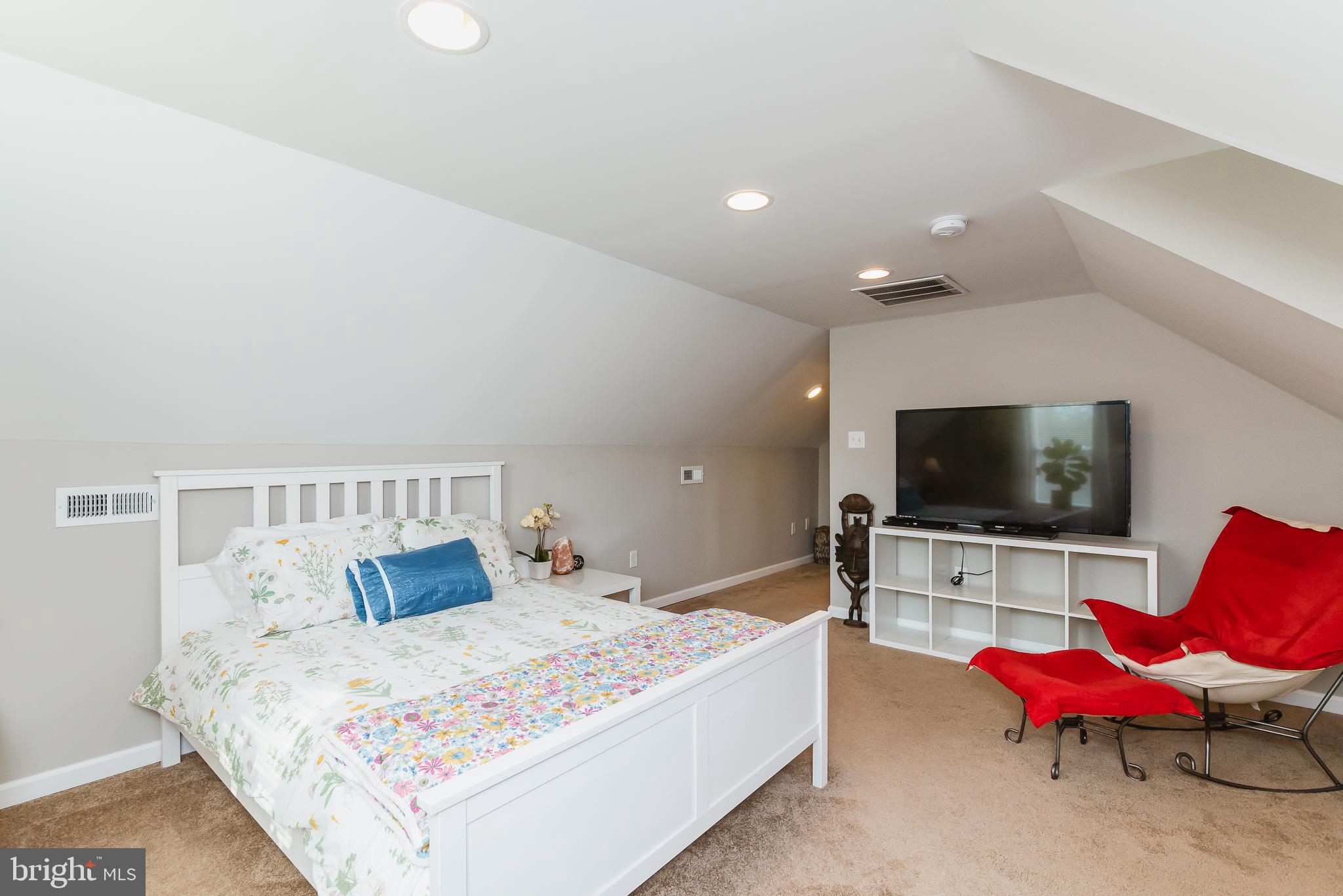 CATONSVILLE MANOR - Residential