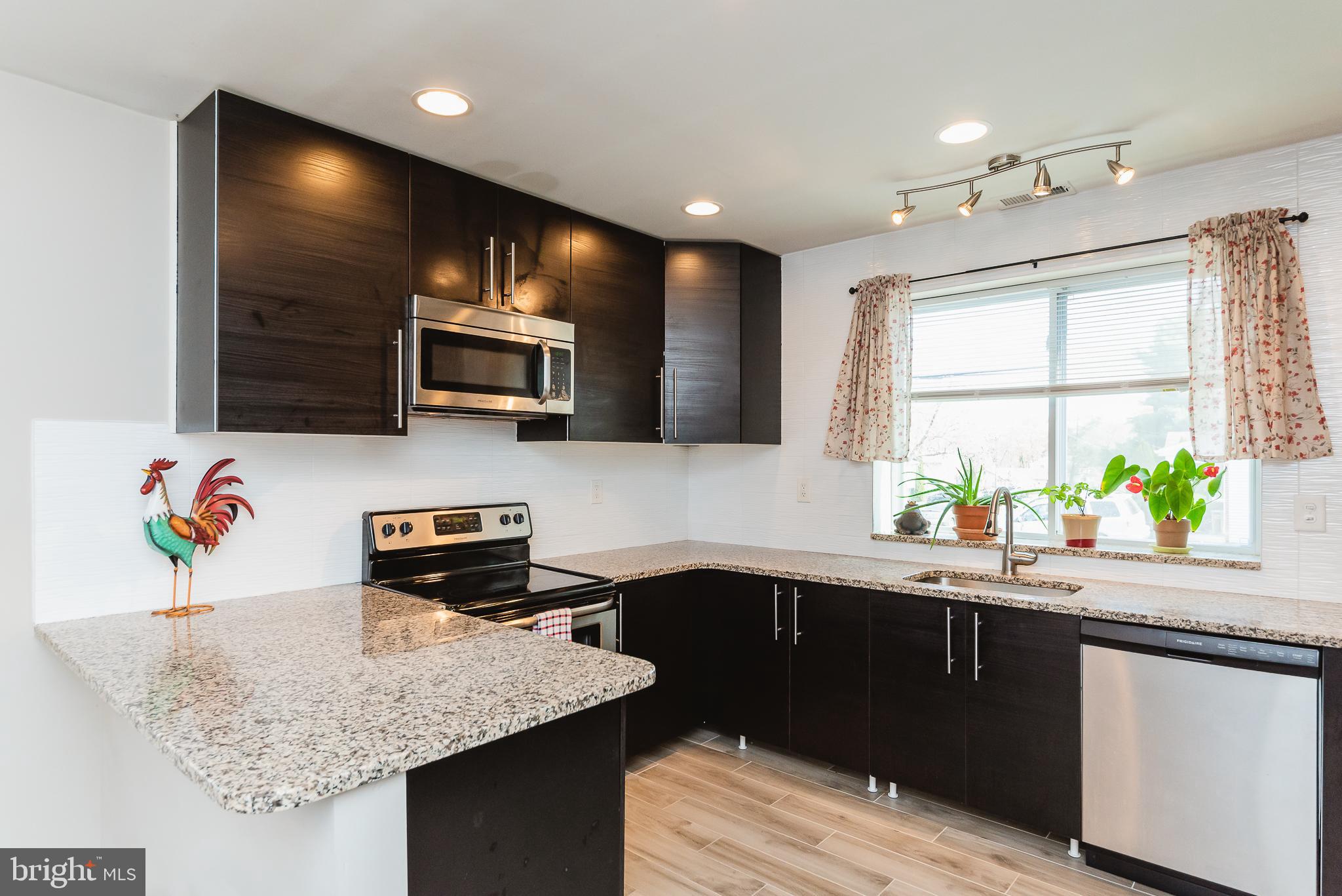 CATONSVILLE MANOR - Residential