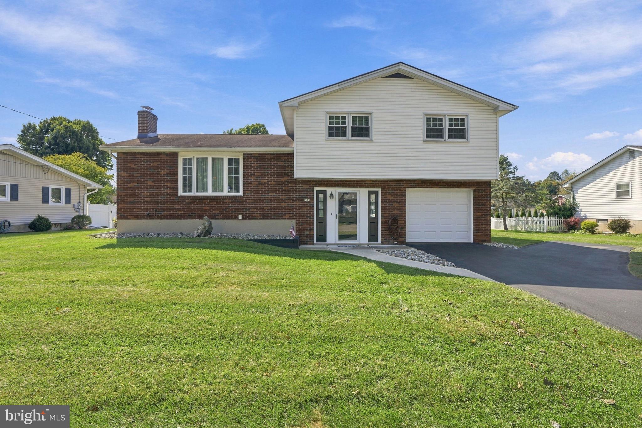 1543 STOKE PARK ROAD